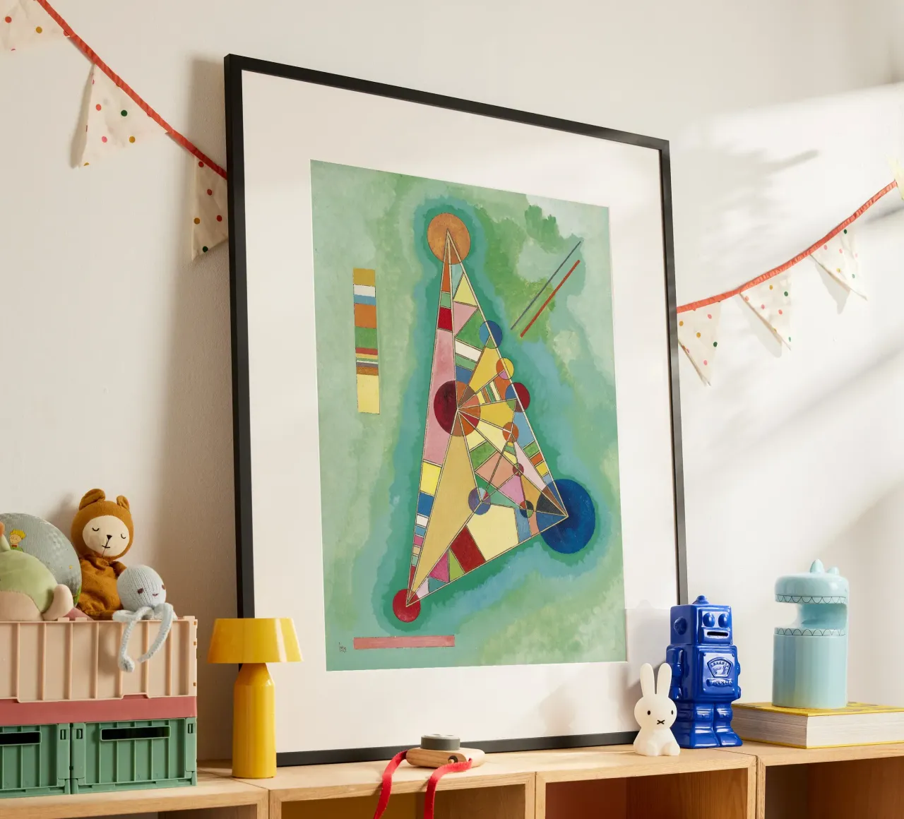 Wassily Kandinsky - Coloré en triangle- Abstract Art poster avec cadre en bois de Aesthetic Muse