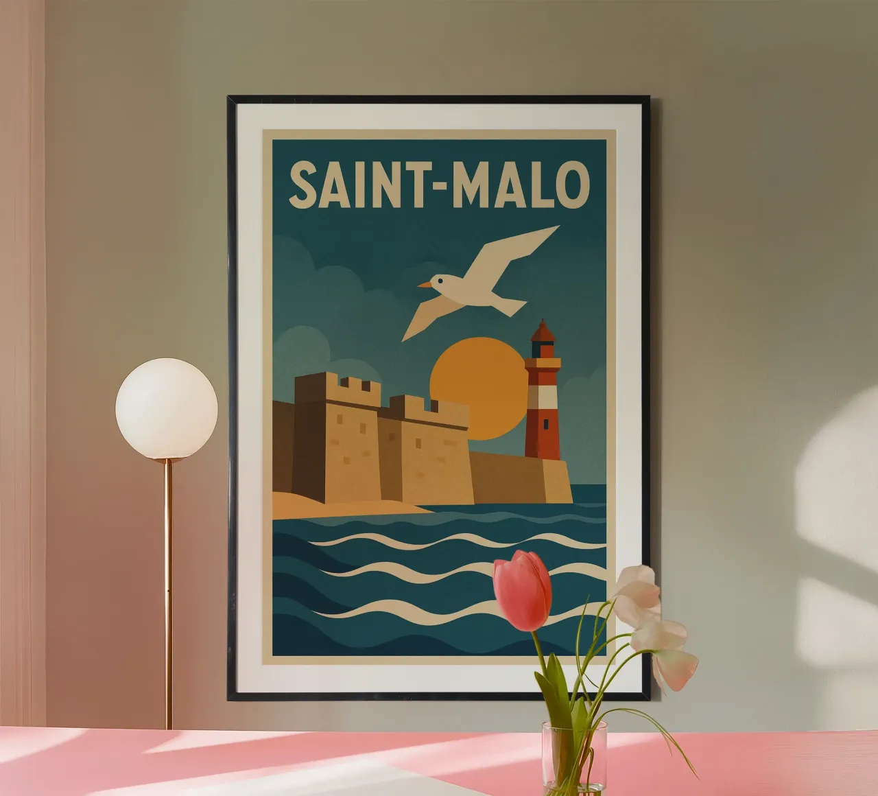 Poster d'epoca di Saint-Malo - Bastioni, faro e gabbiani poster con telaio in legno da JETLAG | affiches voyage