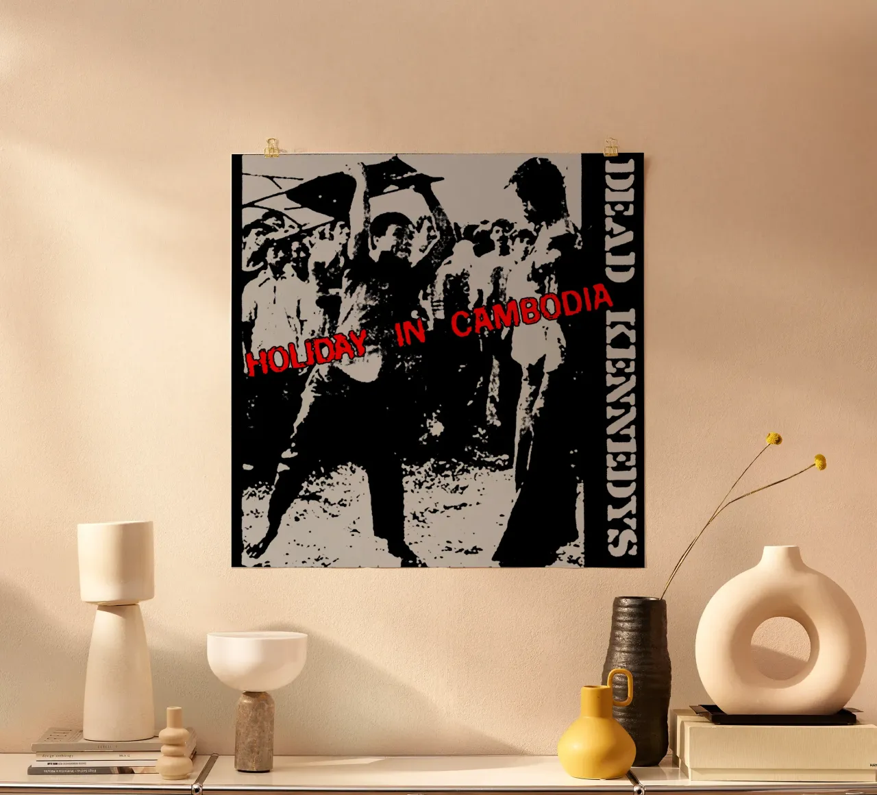 Maglietta classica Holiday In Cambodia poster da igoshartwrks