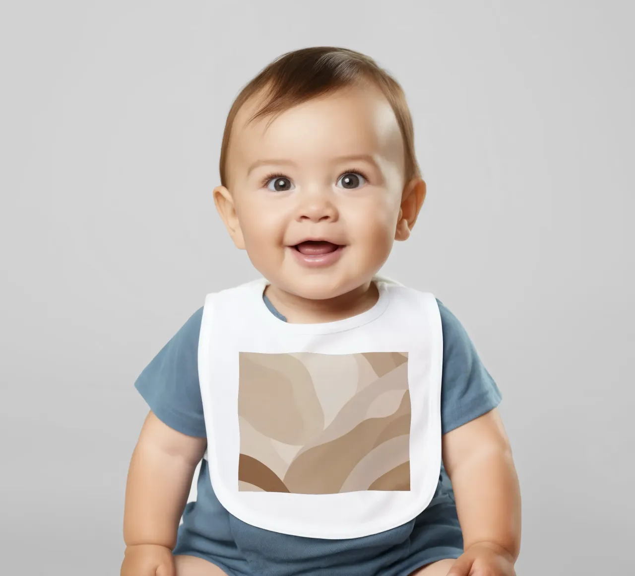 Forme astratte sovrapposte di colore beige e marrone bavaglino da DesignDoodle