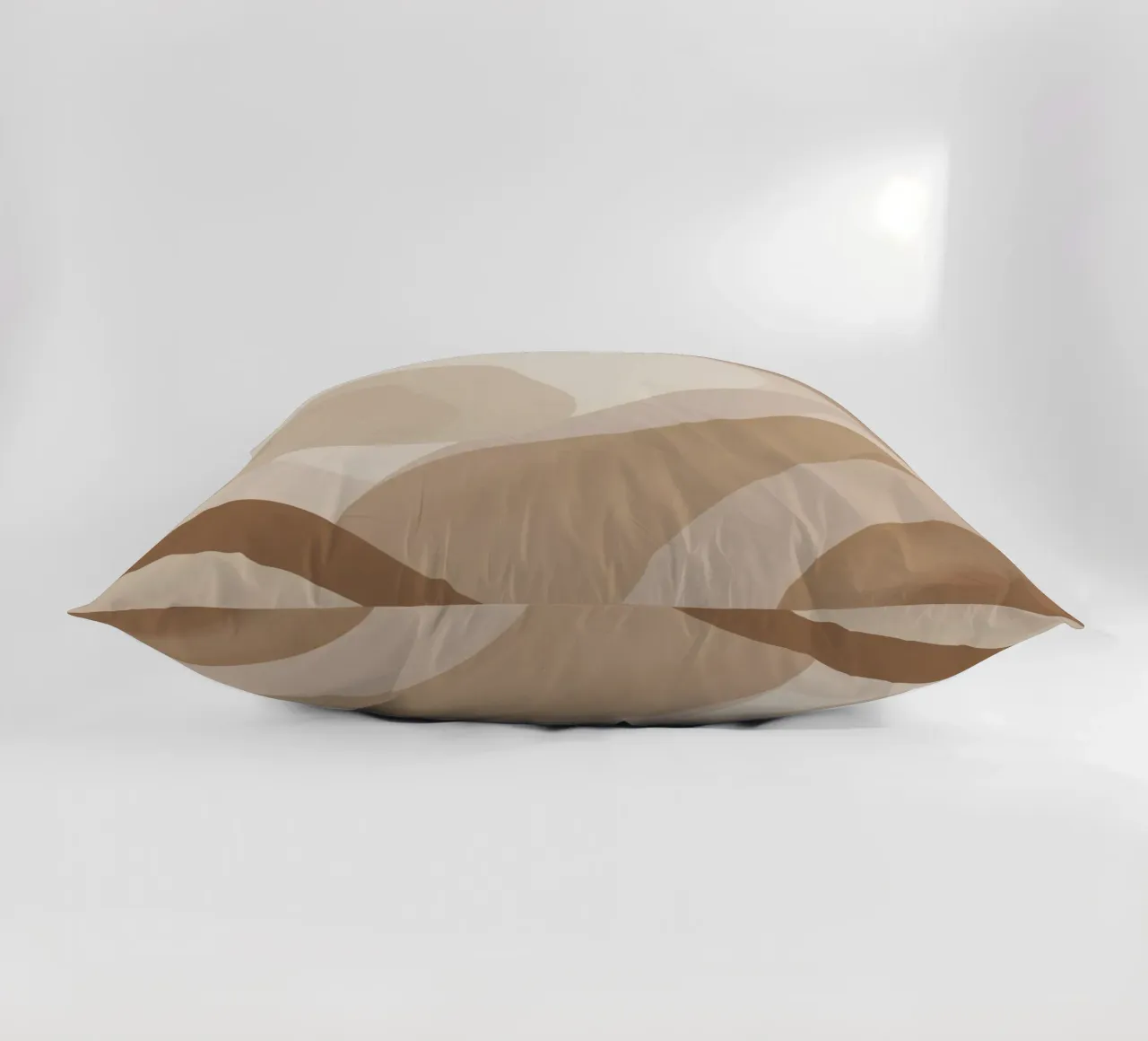 Forme astratte sovrapposte di colore beige e marrone cuscino da DesignDoodle