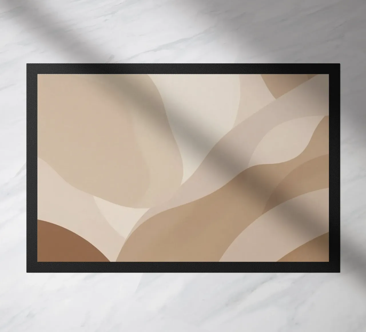 Forme astratte sovrapposte di colore beige e marrone zerbino da DesignDoodle