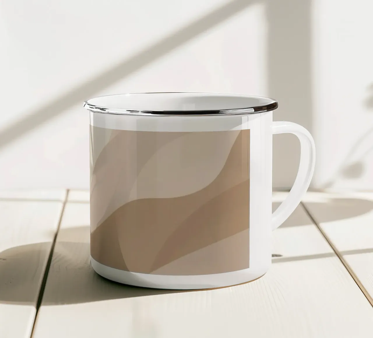 Forme astratte sovrapposte di colore beige e marrone tazza in smalto da DesignDoodle