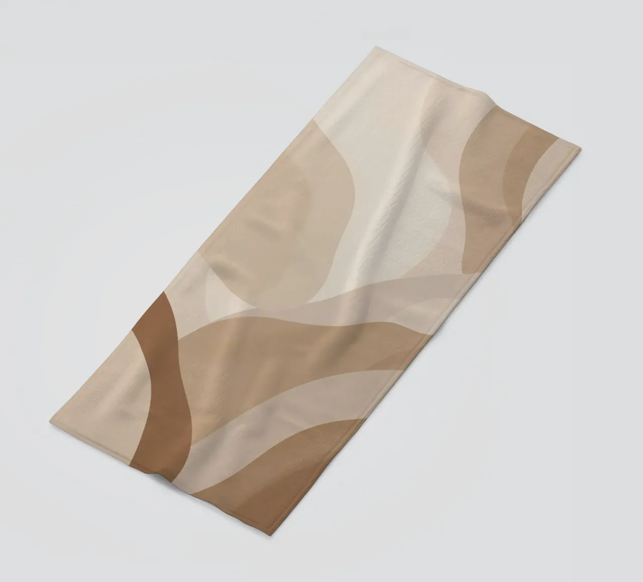 Forme astratte sovrapposte di colore beige e marrone telo mare da DesignDoodle