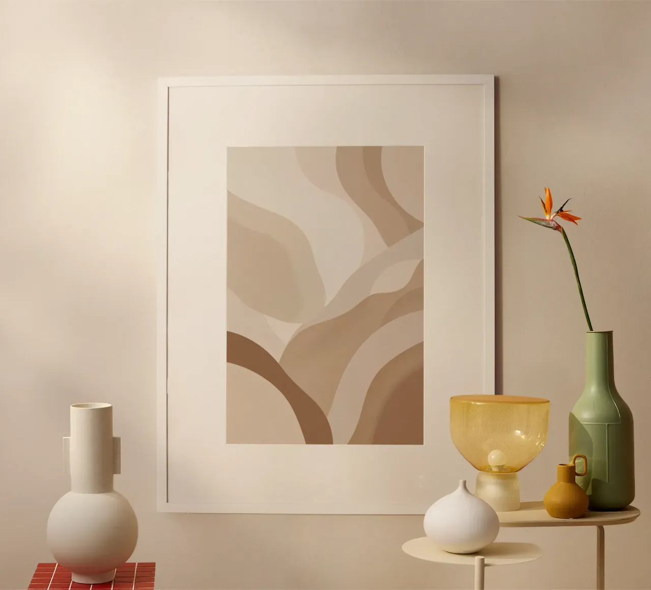 Forme astratte sovrapposte di colore beige e marrone poster con telaio in legno da DesignDoodle
