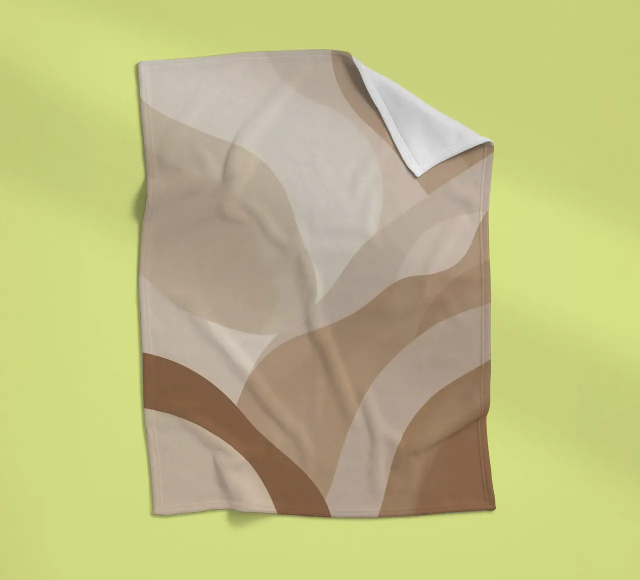 Forme astratte sovrapposte di colore beige e marrone coperta in pile da DesignDoodle