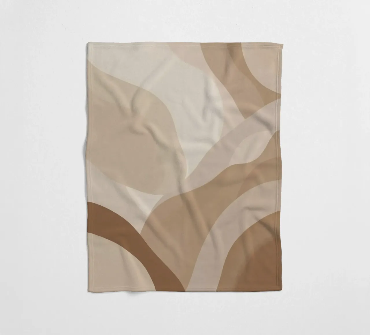 Forme astratte sovrapposte di colore beige e marrone coperta in pile da DesignDoodle
