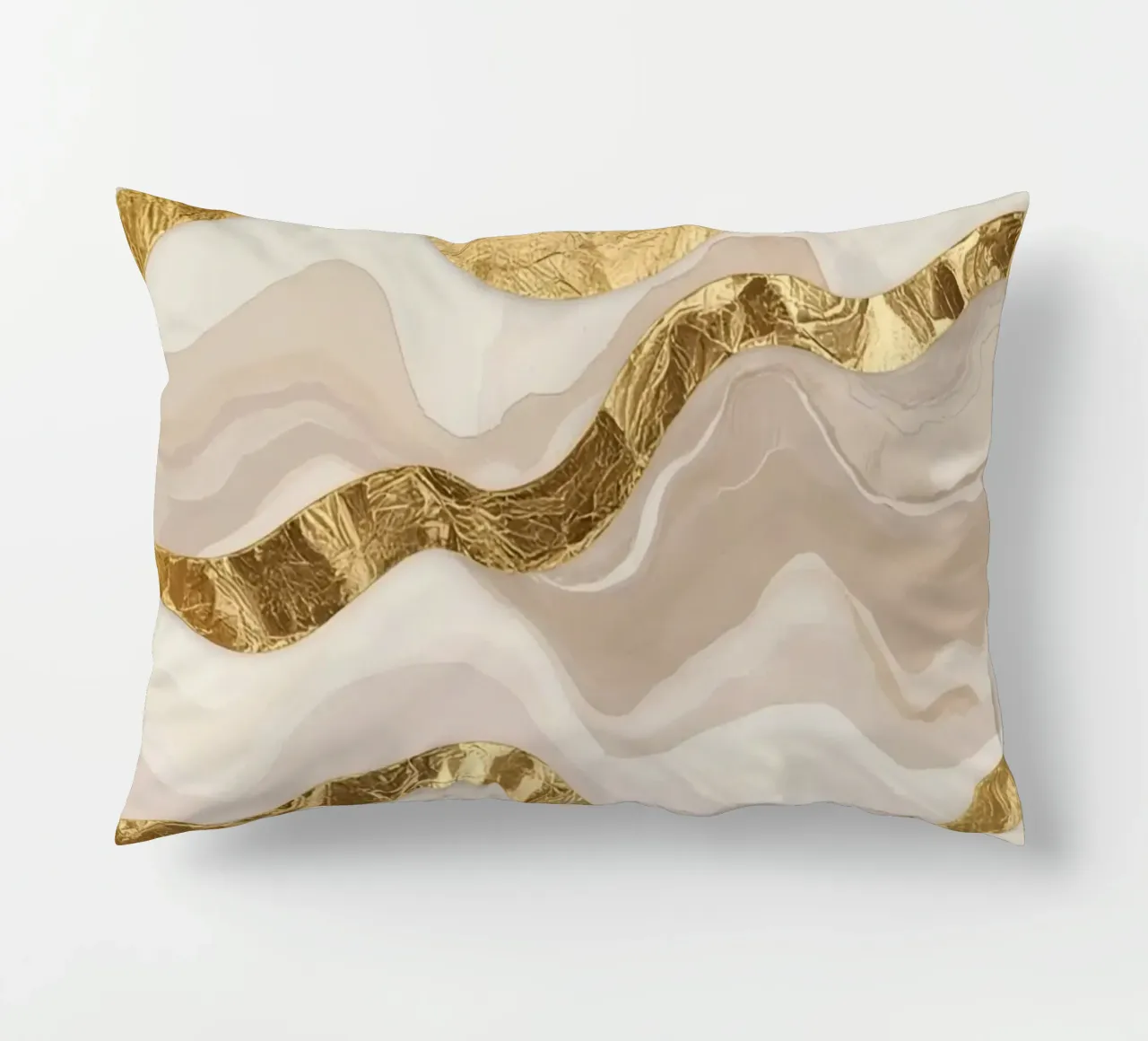 Marmo beige astratto con linee ondulate dorate cuscino da DesignDoodle