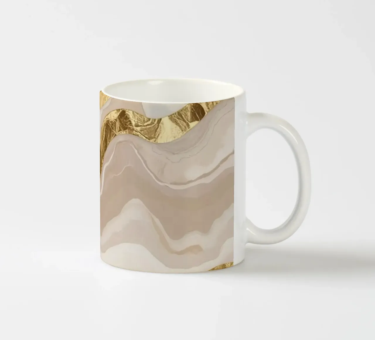 Marmo beige astratto con linee ondulate dorate tazza in ceramica da DesignDoodle