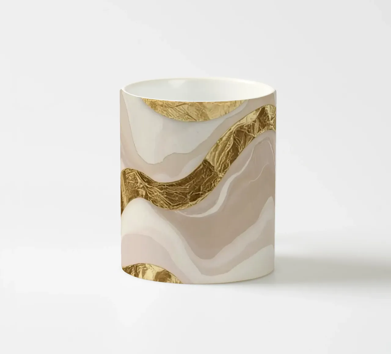 Marmo beige astratto con linee ondulate dorate tazza in ceramica da DesignDoodle