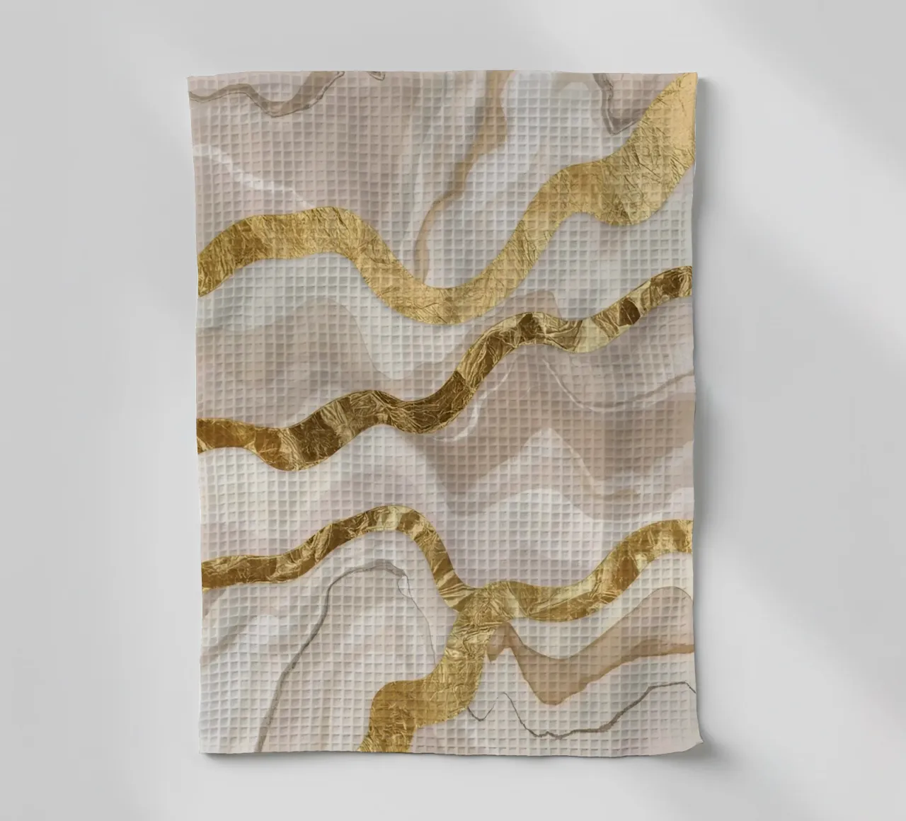Marmo beige astratto con linee ondulate dorate canovaccio da cucina da DesignDoodle