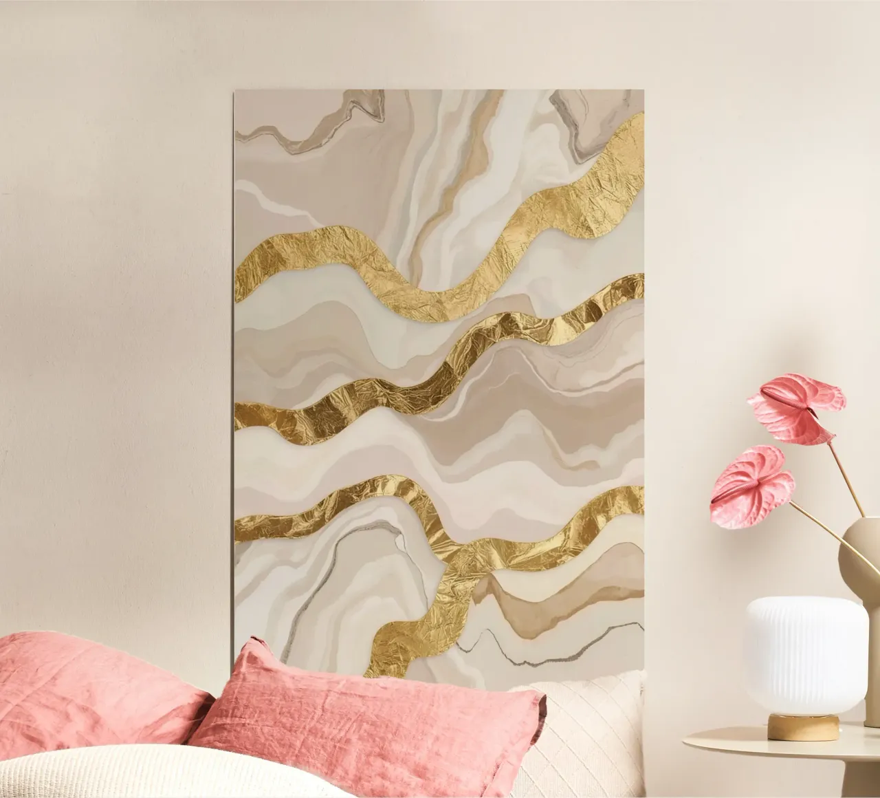 Marmo beige astratto con linee ondulate dorate poster con telaio in alluminio da DesignDoodle
