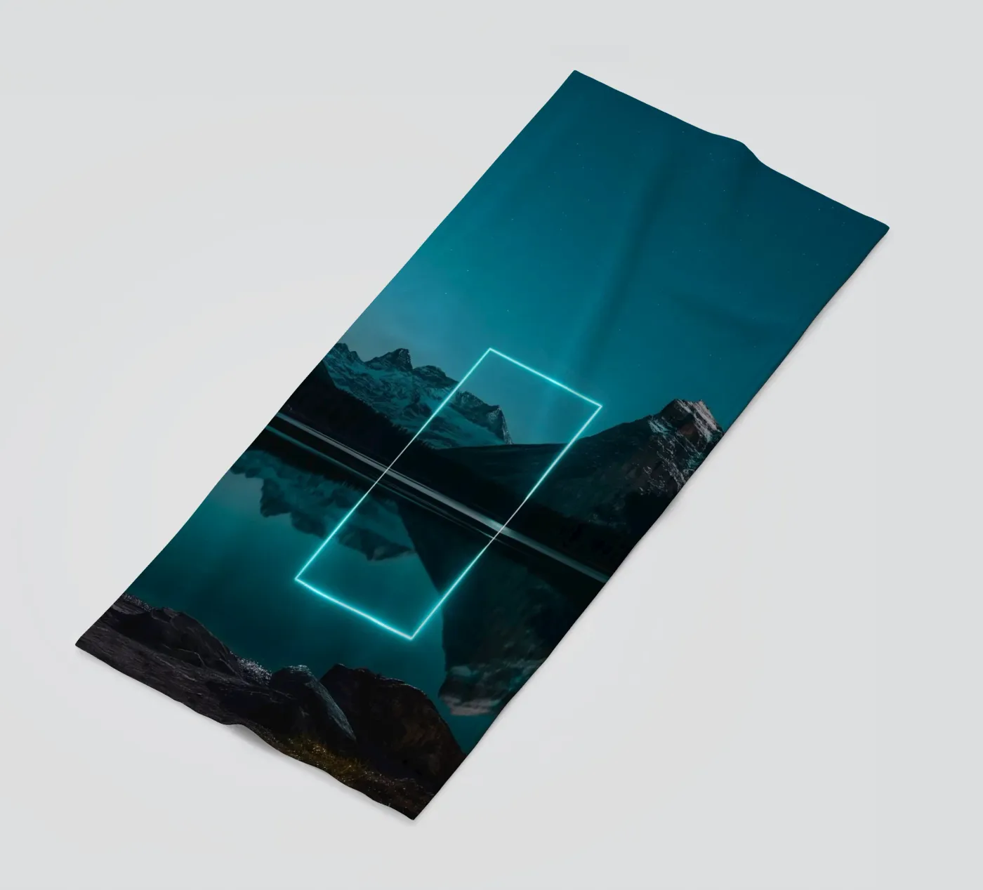 Lake reflection rectangle Strandtuch von LeDieg
