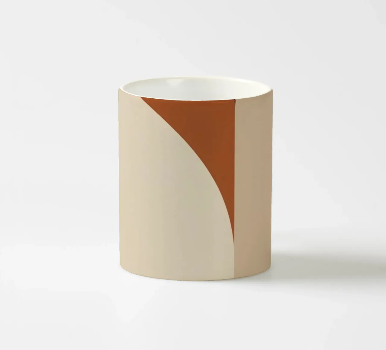 Composizione astratta con forme geometriche e tonalità della terra tazza in ceramica da DesignDoodle