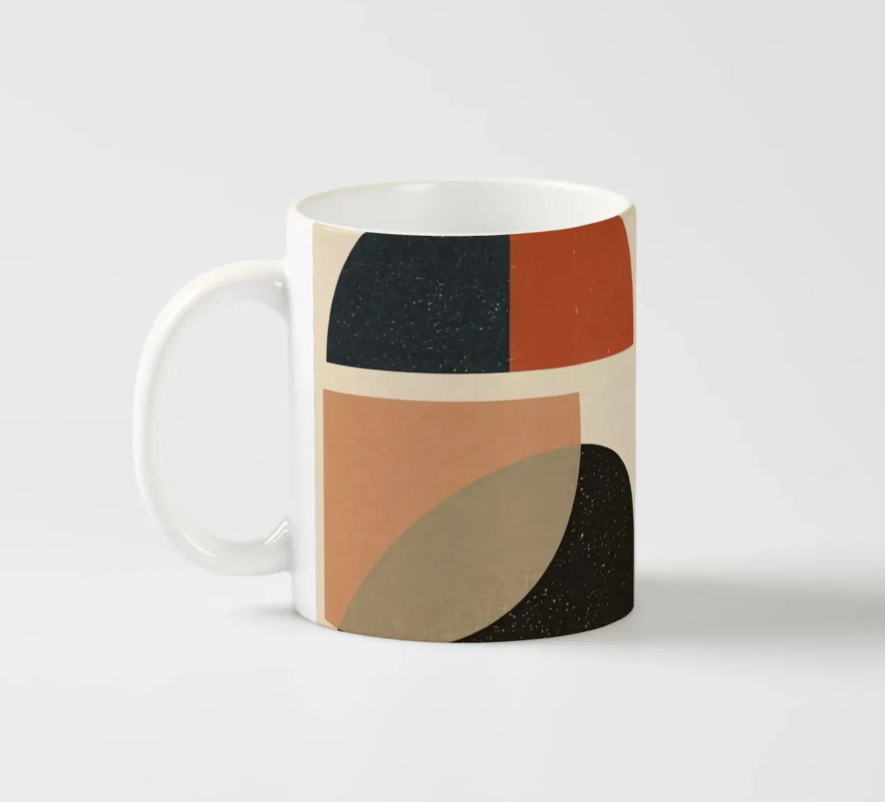 Composizione geometrica astratta di forme e colori tazza in ceramica da DesignDoodle