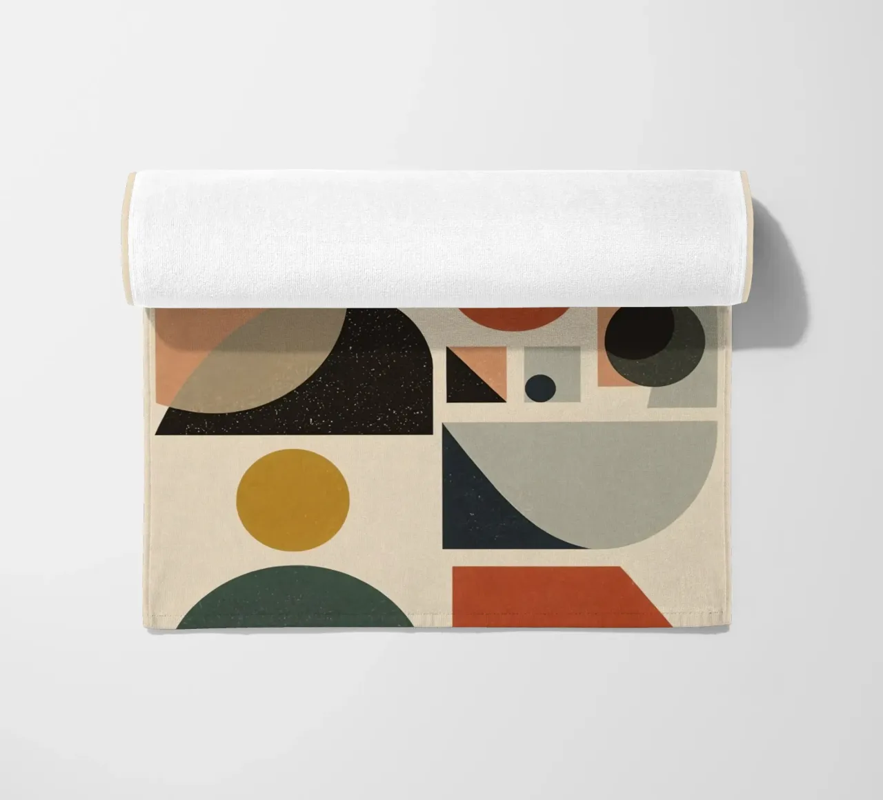 Composizione geometrica astratta di forme e colori telo mare da DesignDoodle