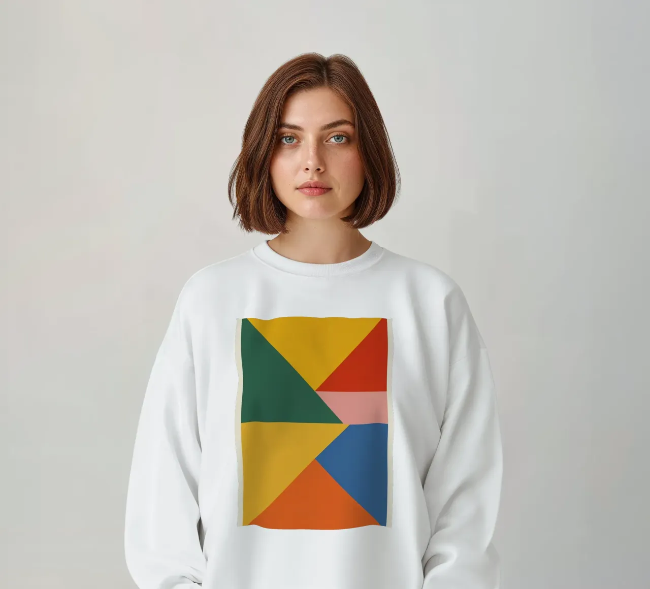Composición geométrica abstracta con triángulos de colores sudadera de DesignDoodle