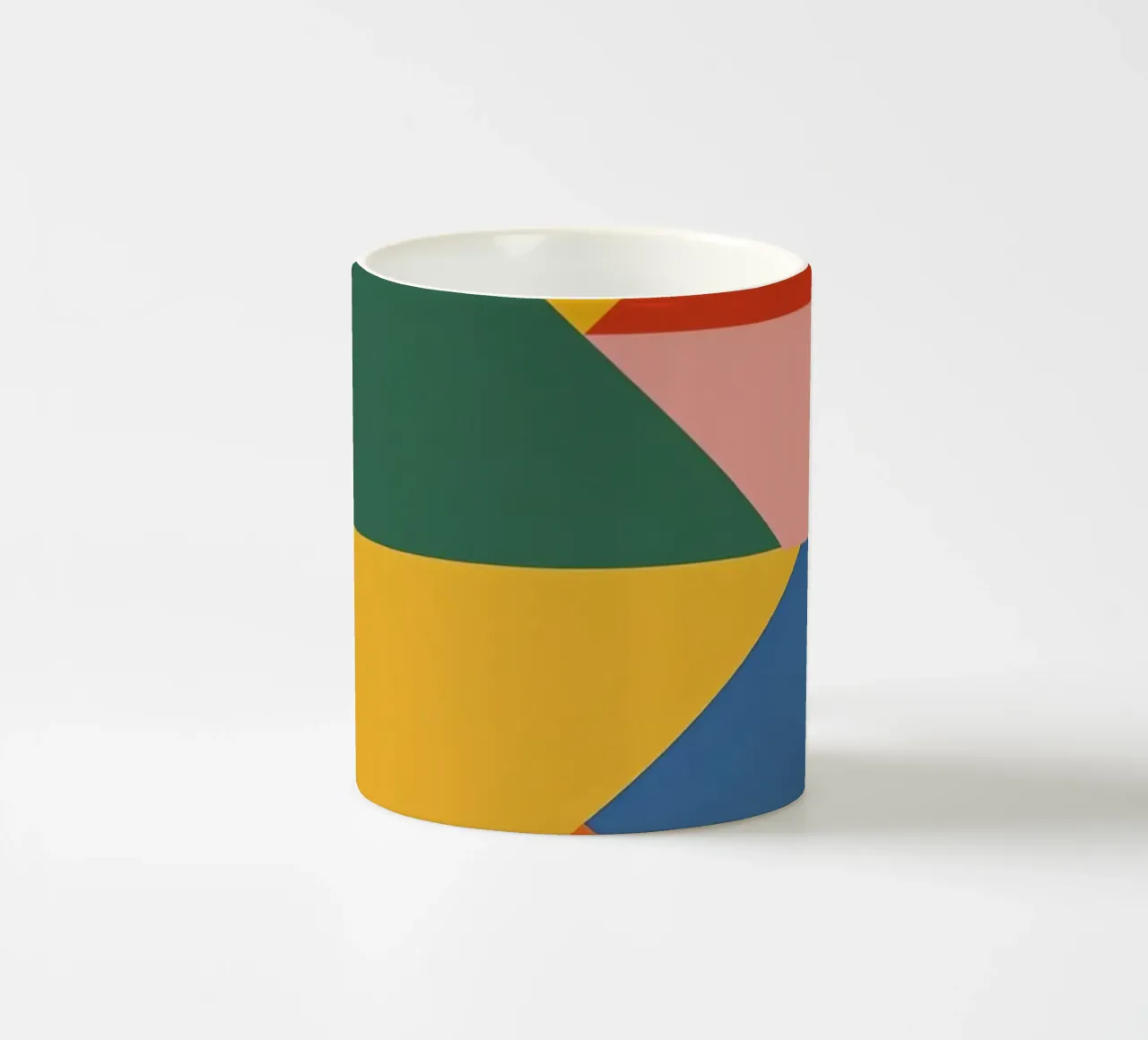 Composizione geometrica astratta con triangoli colorati tazza in ceramica da DesignDoodle