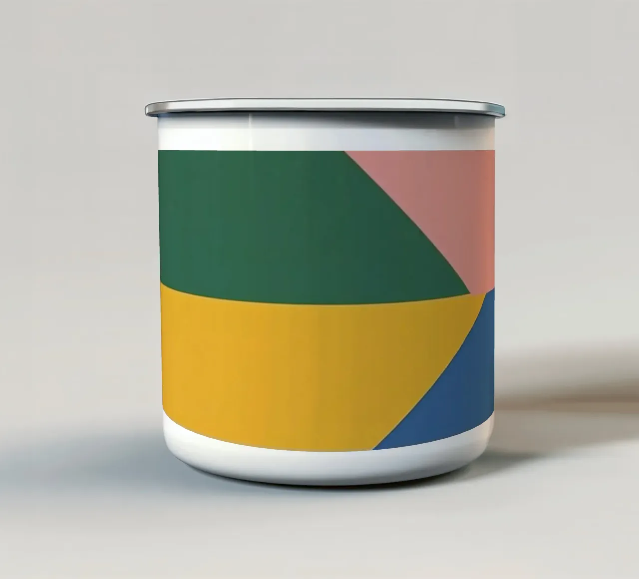 Composizione geometrica astratta con triangoli colorati tazza in smalto da DesignDoodle