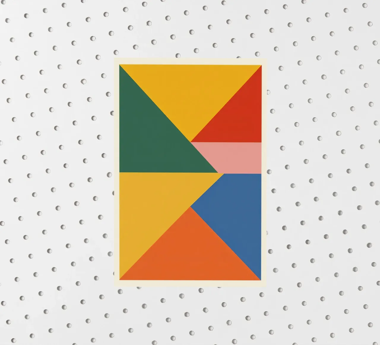 Composición geométrica abstracta con triángulos de colores pegatina de DesignDoodle