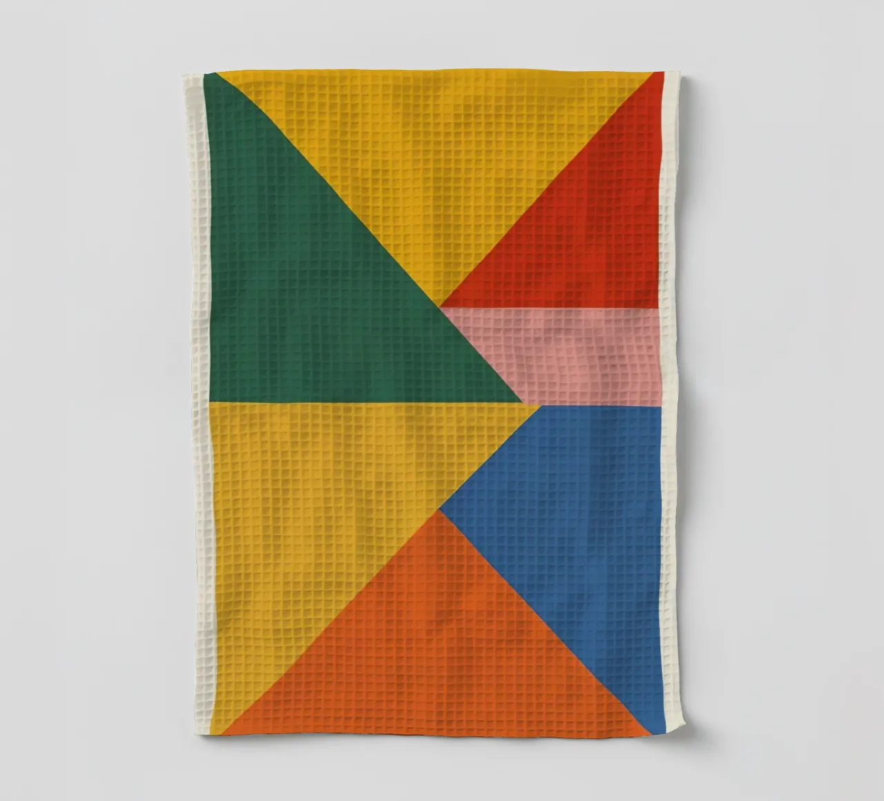 Composición geométrica abstracta con triángulos de colores paño de cocina de DesignDoodle