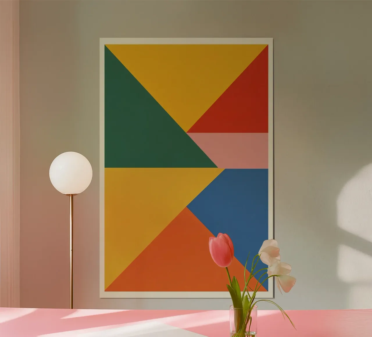 Composizione geometrica astratta con triangoli colorati poster con telaio in legno da DesignDoodle