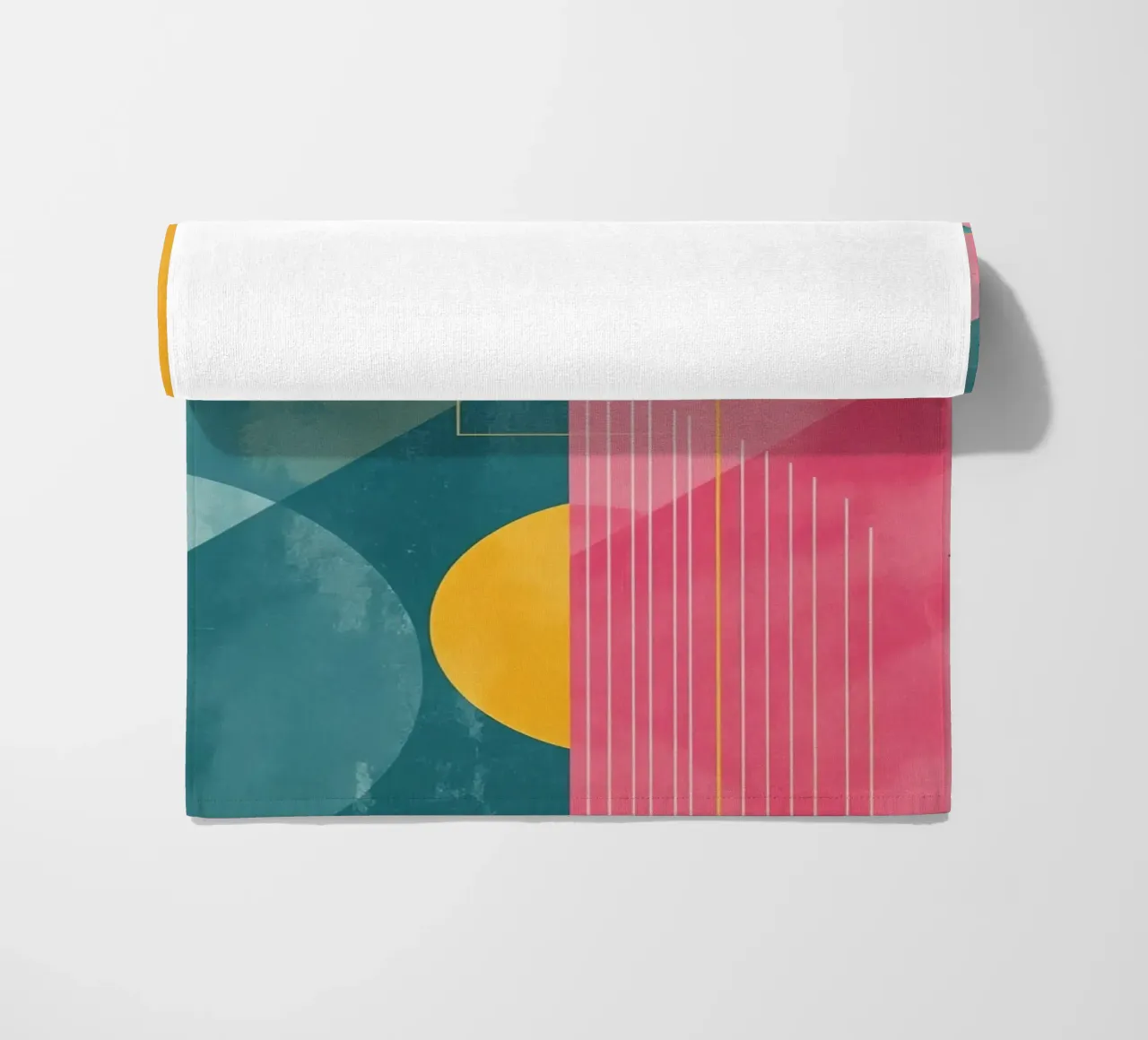 Composizione geometrica astratta con forme e linee telo mare da DesignDoodle