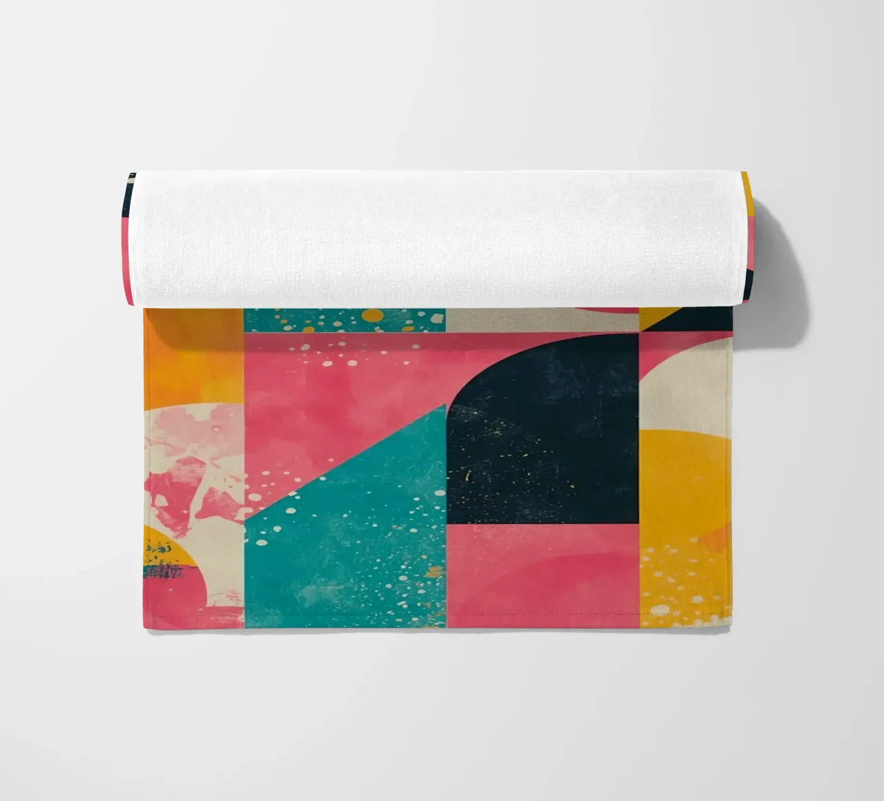Motivo geometrico astratto con quadrati, triangoli e cerchi telo mare da DesignDoodle