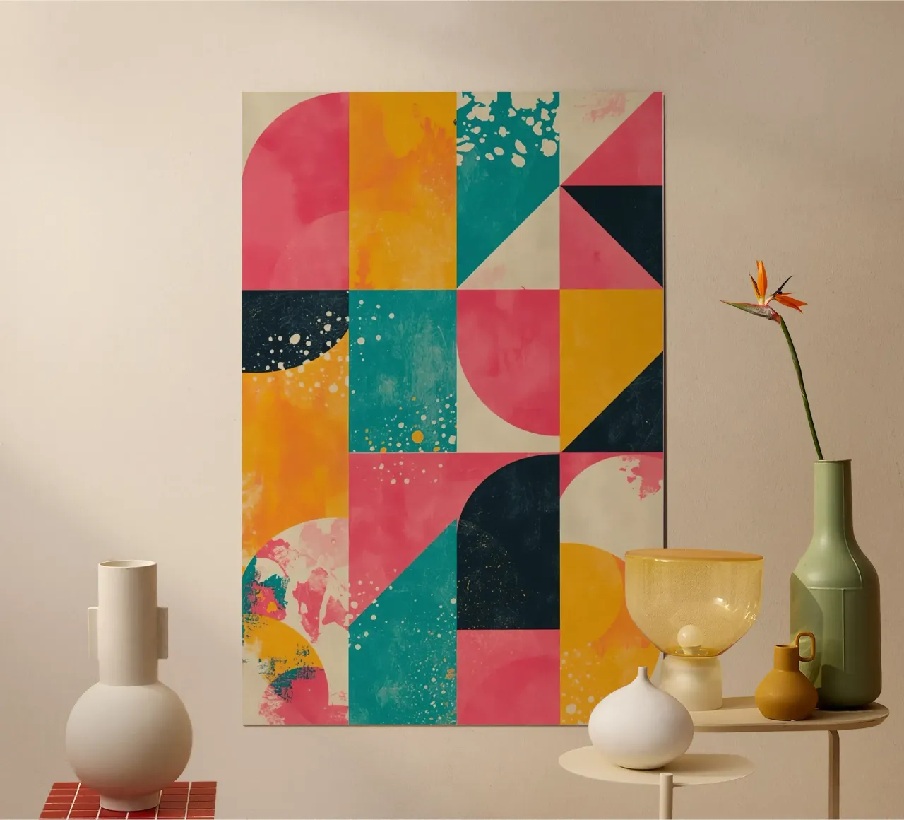 Patrón geométrico abstracto con cuadrados, triángulos y círculos poster con marco de madera de DesignDoodle