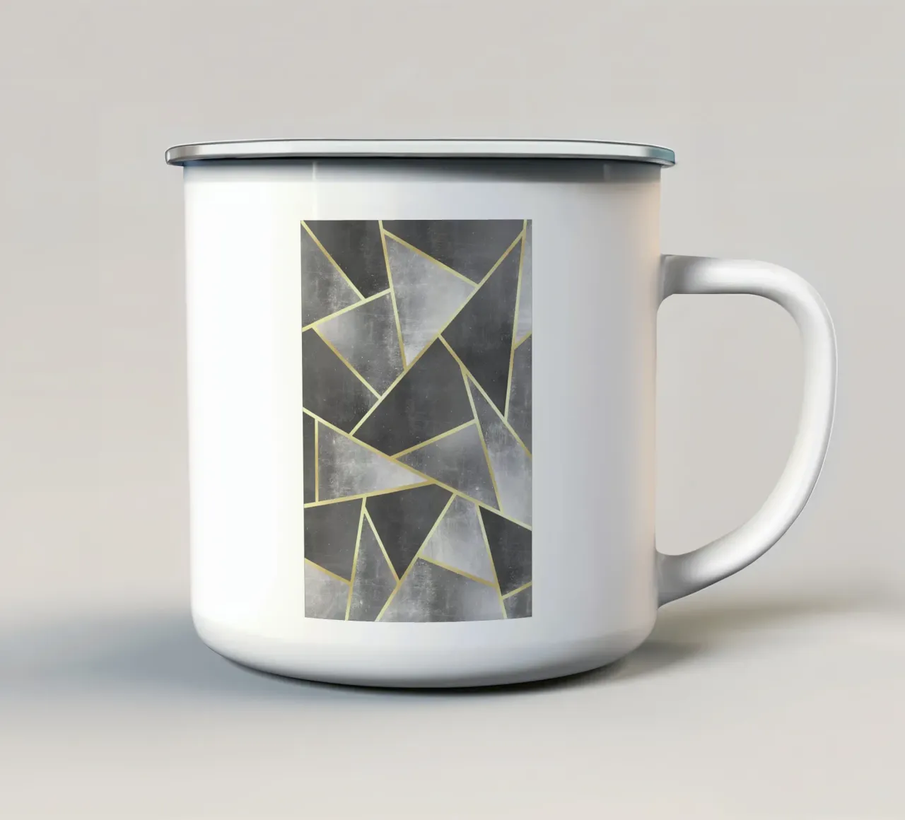 triangoli geometrici astratti linee d'oro tazza in smalto da Patrick M Gerber