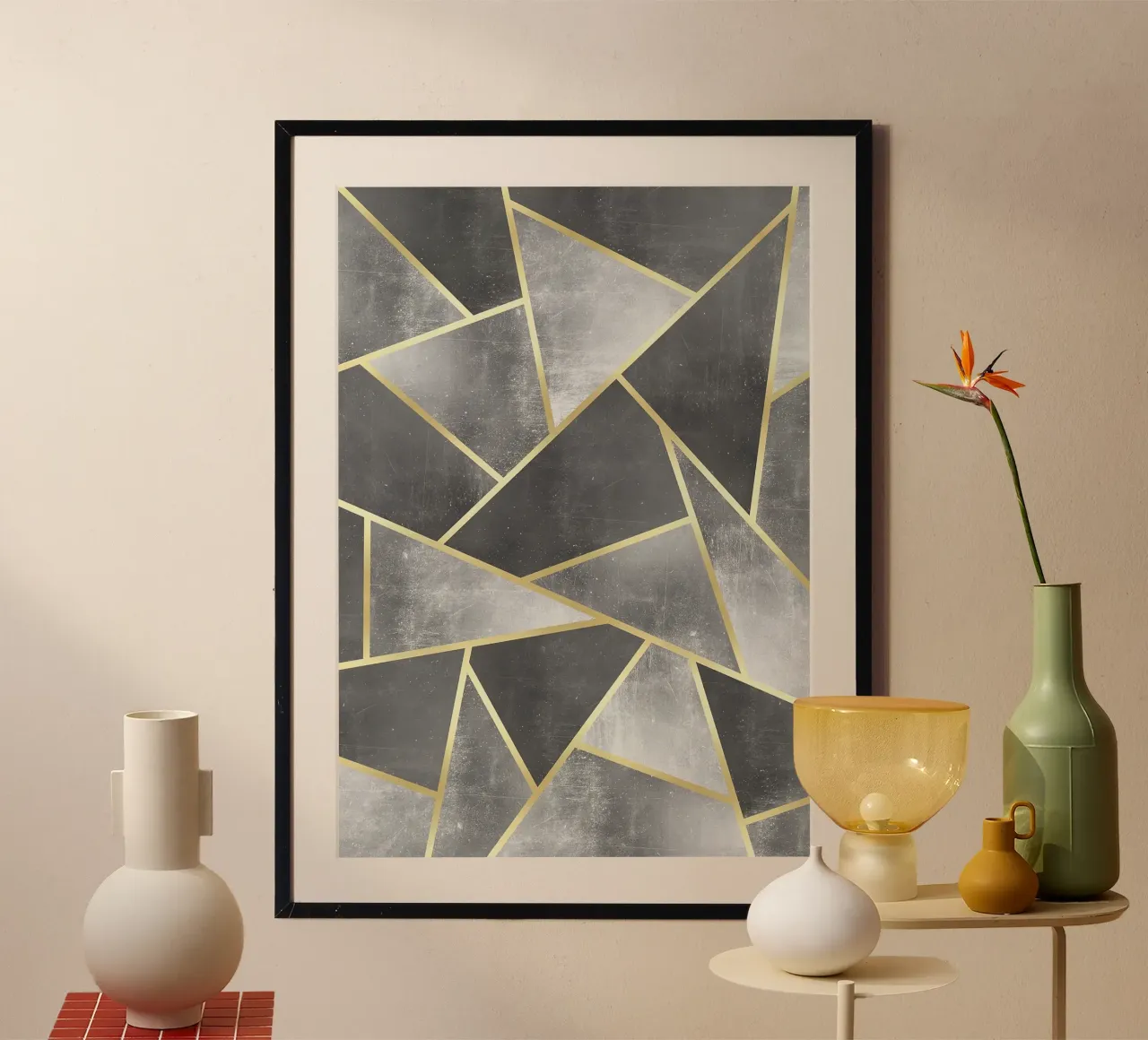 triangoli geometrici astratti linee d'oro poster con telaio in plastica da Patrick M Gerber