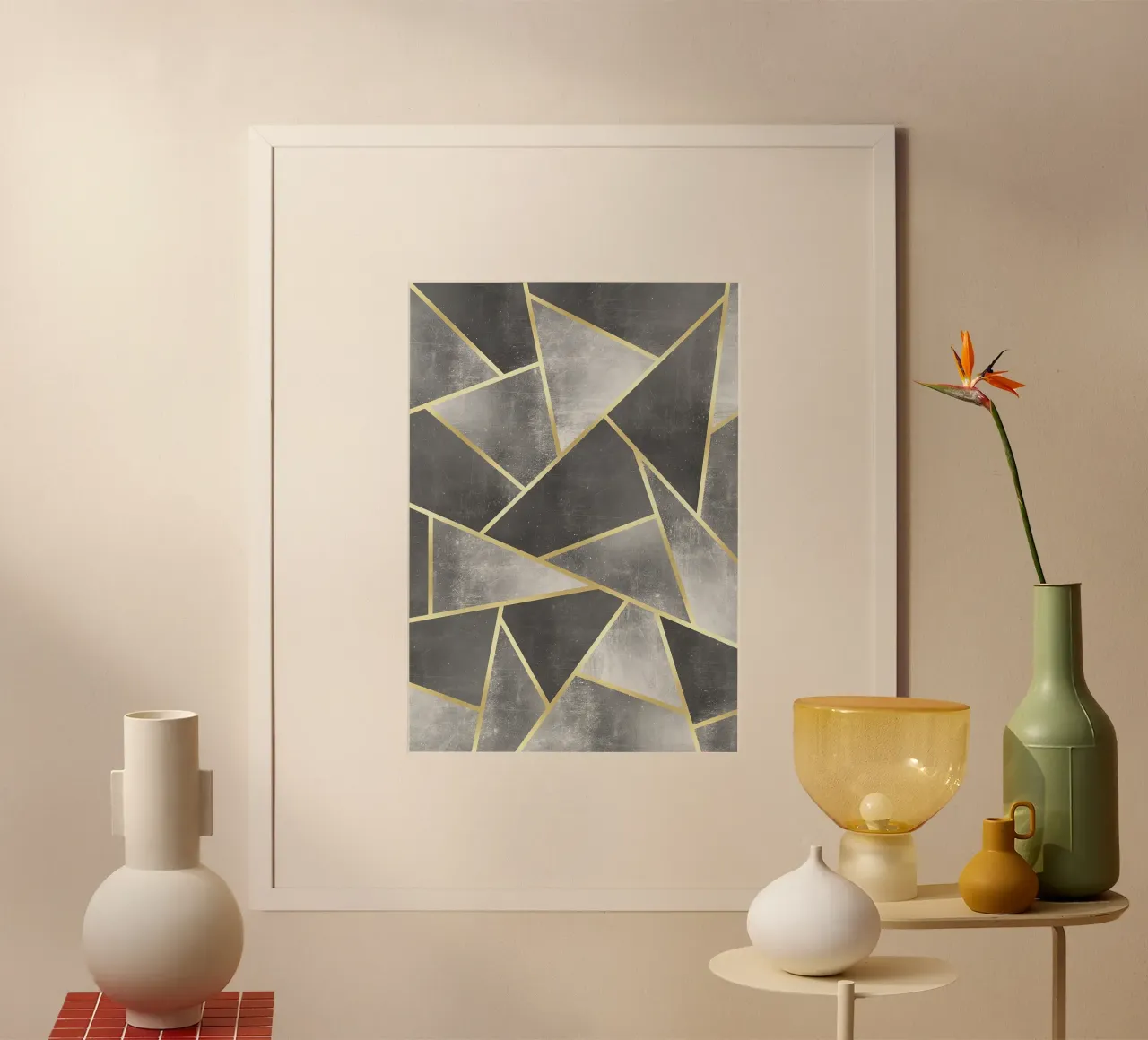 triangoli geometrici astratti linee d'oro poster con telaio in plastica da Patrick M Gerber