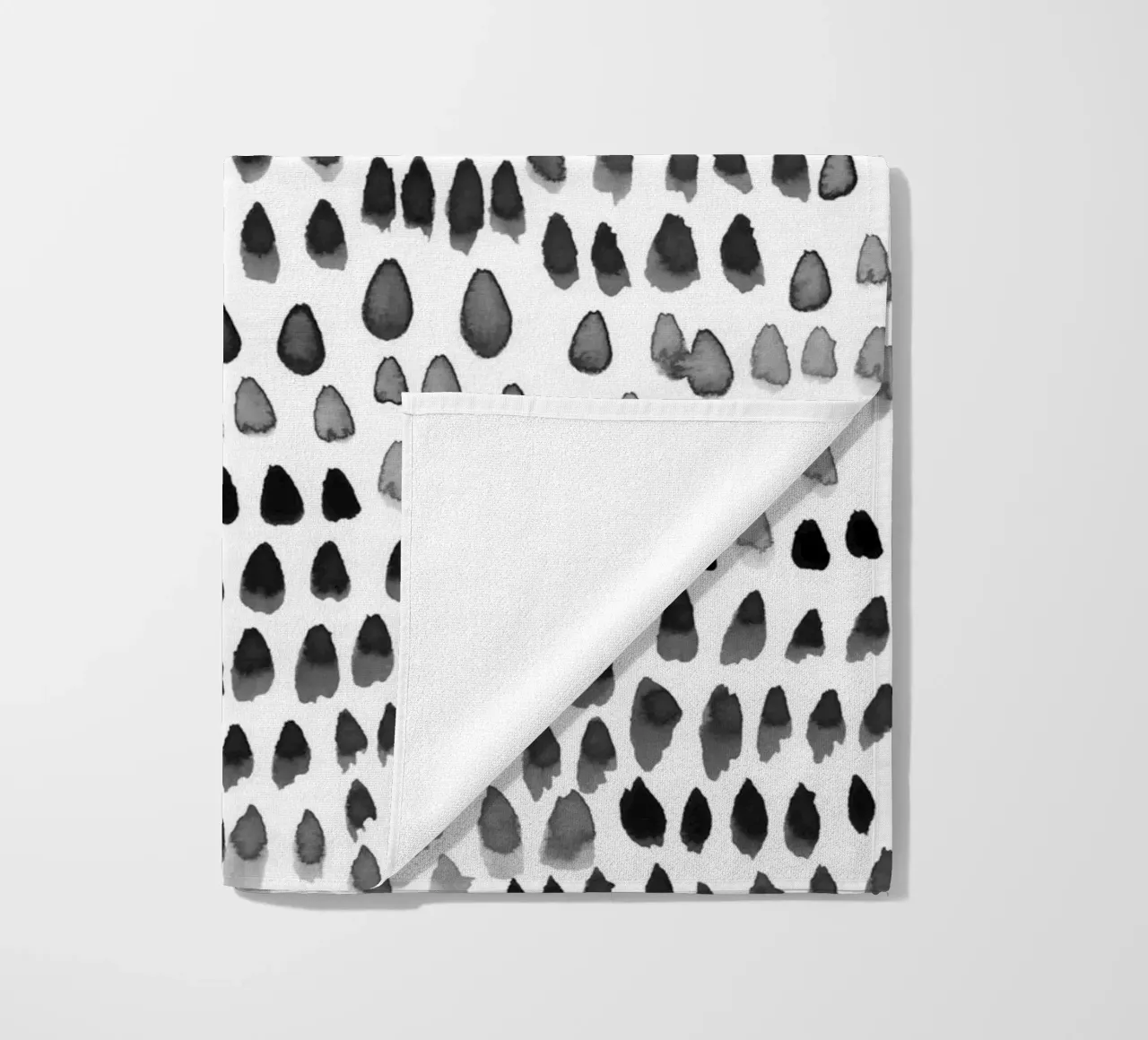 painted dots black telo mare da IRIS LEHNHARDT FINE ART