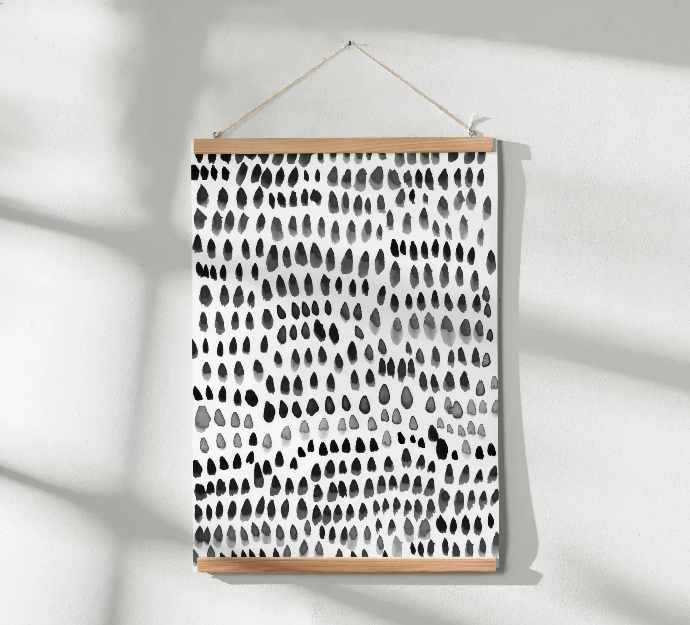 painted dots black poster da IRIS LEHNHARDT FINE ART
