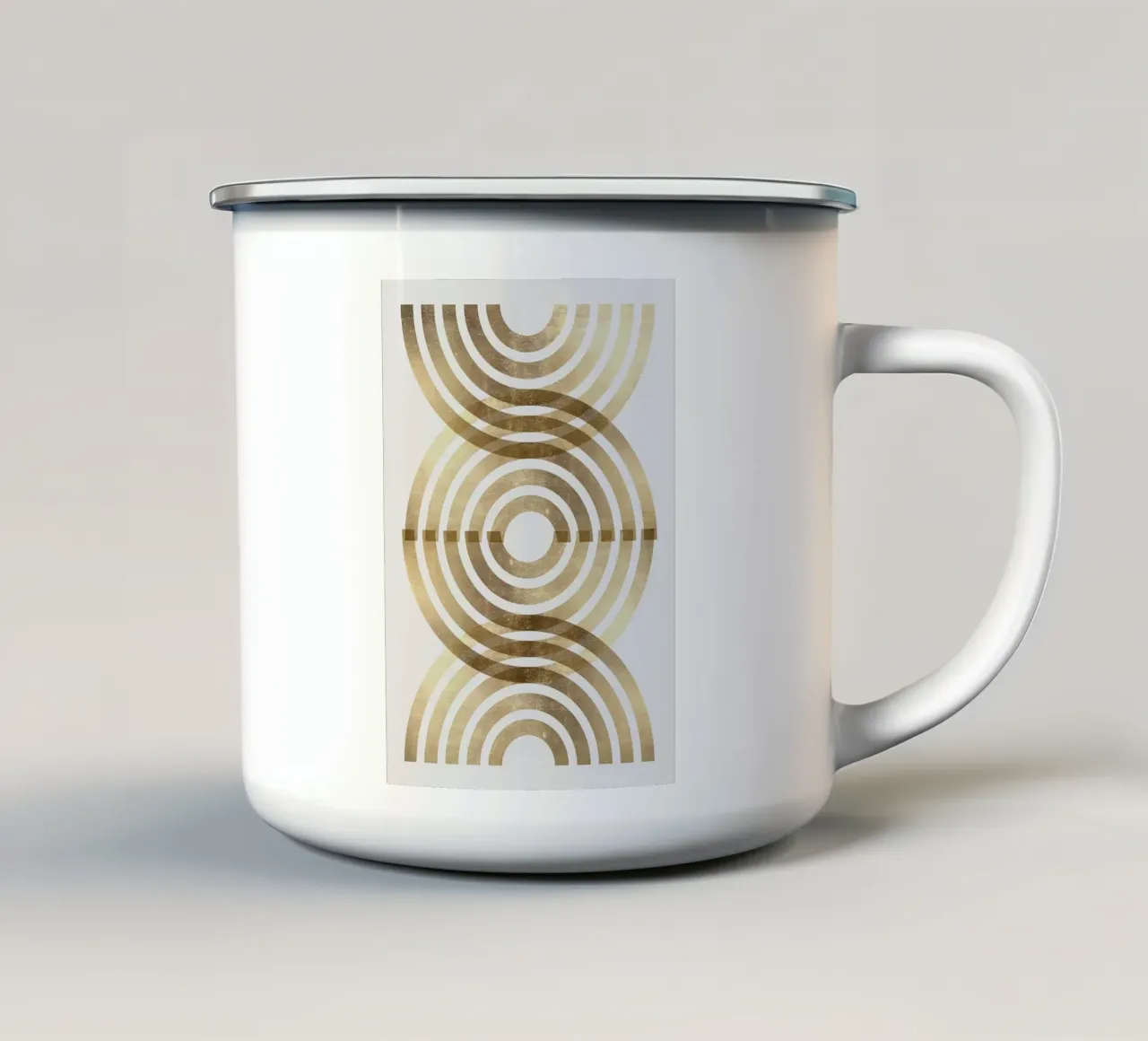 archi d'oro motivi a cerchi concentrici tazza in smalto da Patrick M Gerber