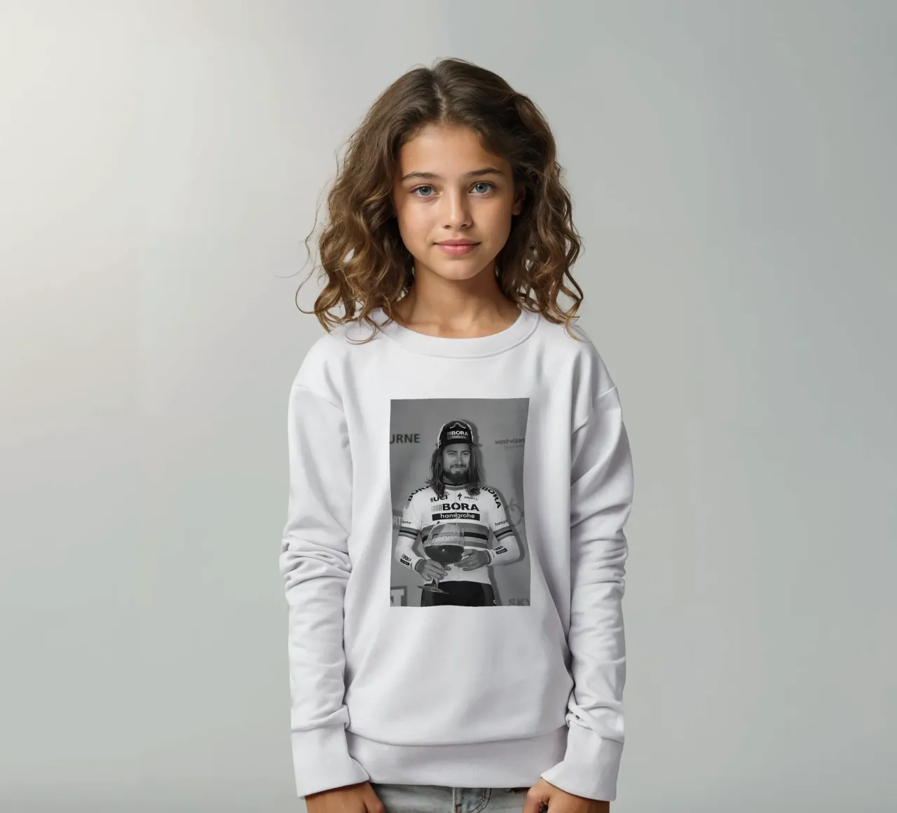 peter sagan con in mano il trofeo felpa bambino da addelia shope