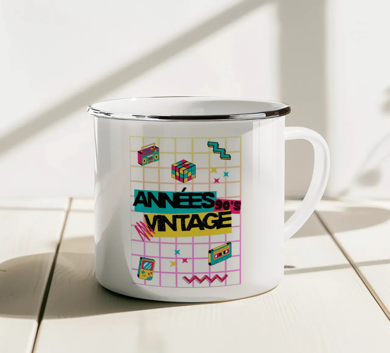 Design vintage 90's tazza in smalto da Idées & Création