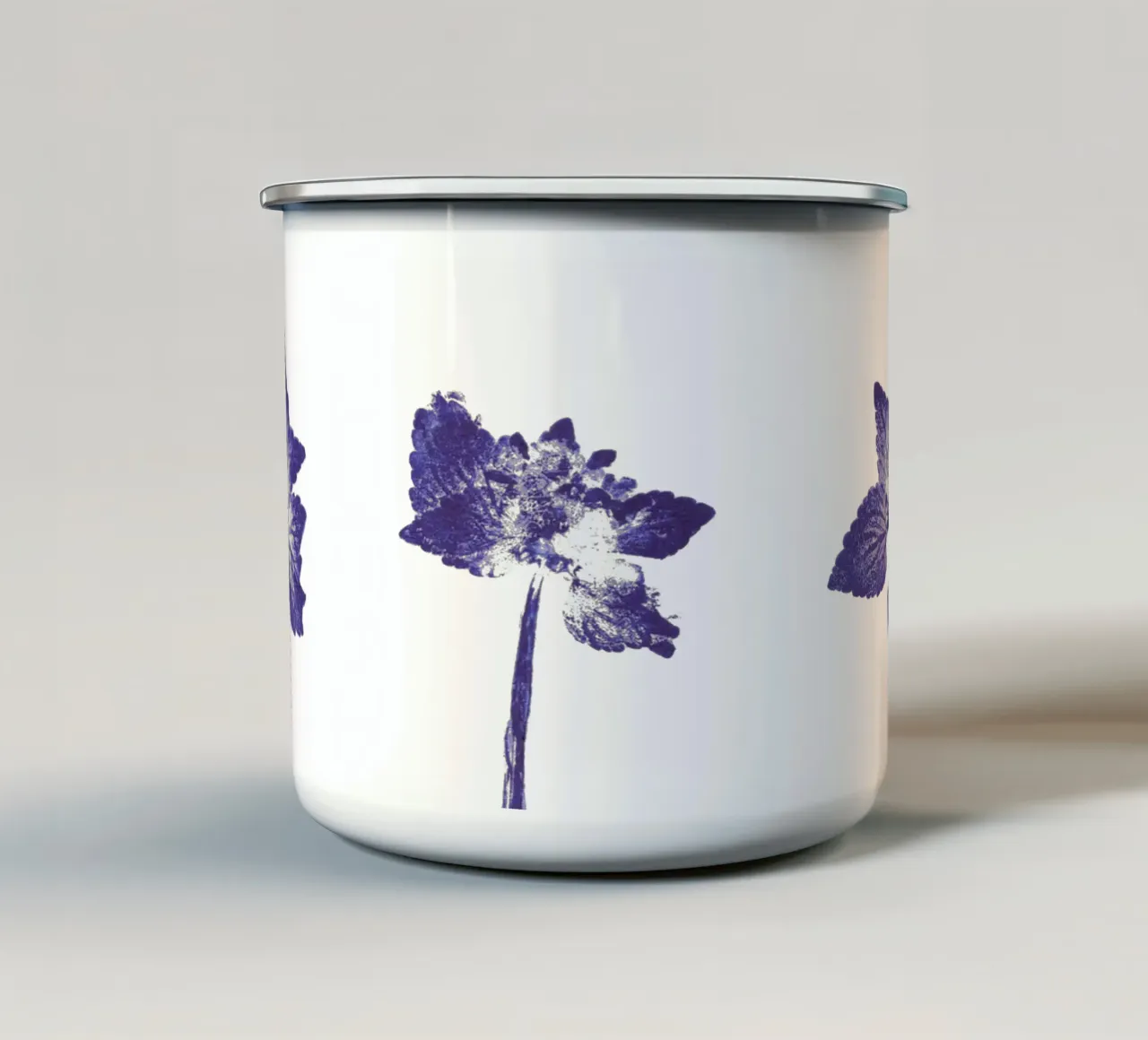 Impressioni botaniche | Lamium purpureum trio v1 tazza in smalto da Ivona Maris