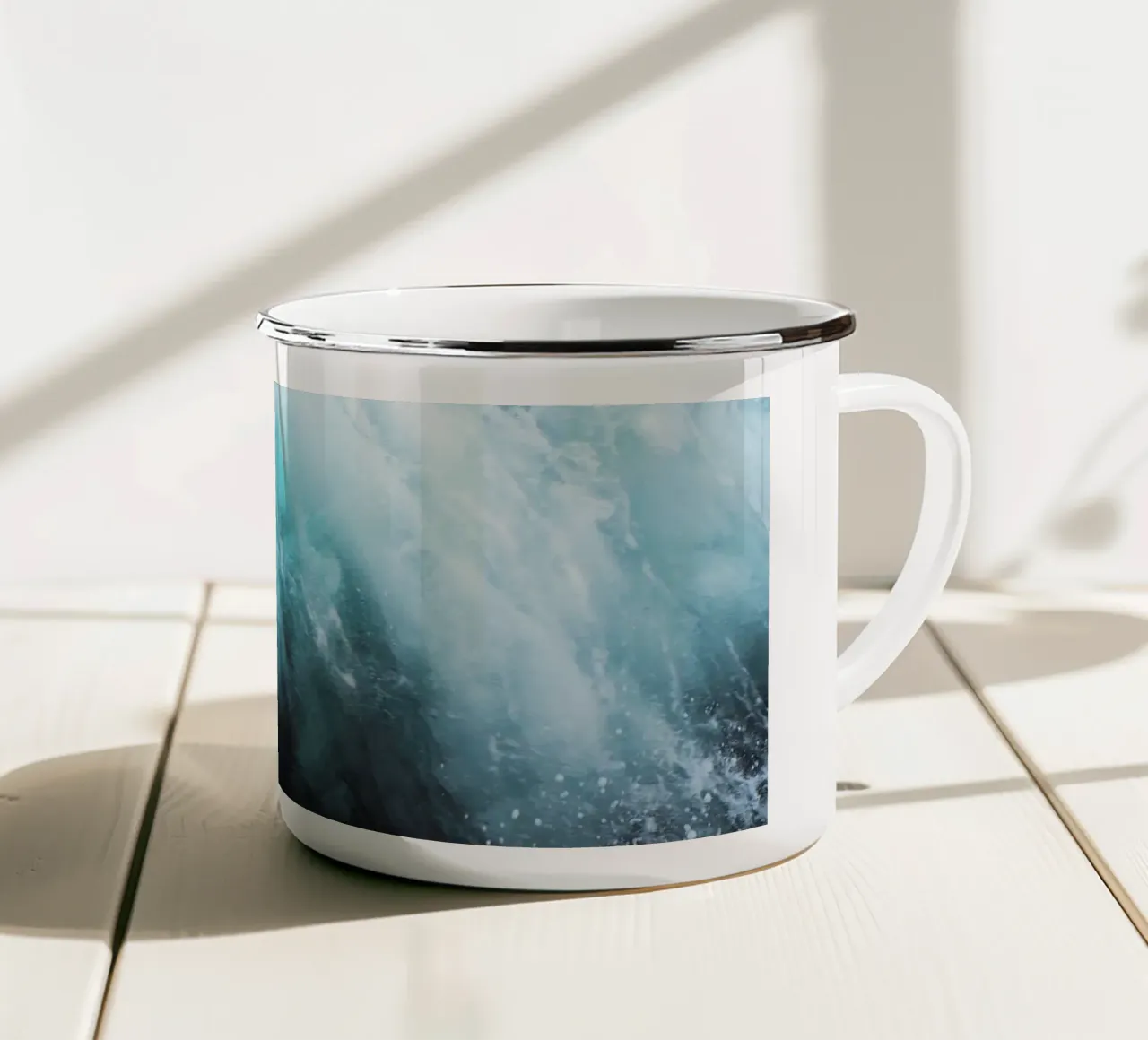 Ocean Spray tazza in smalto da Cassia Beck Photography