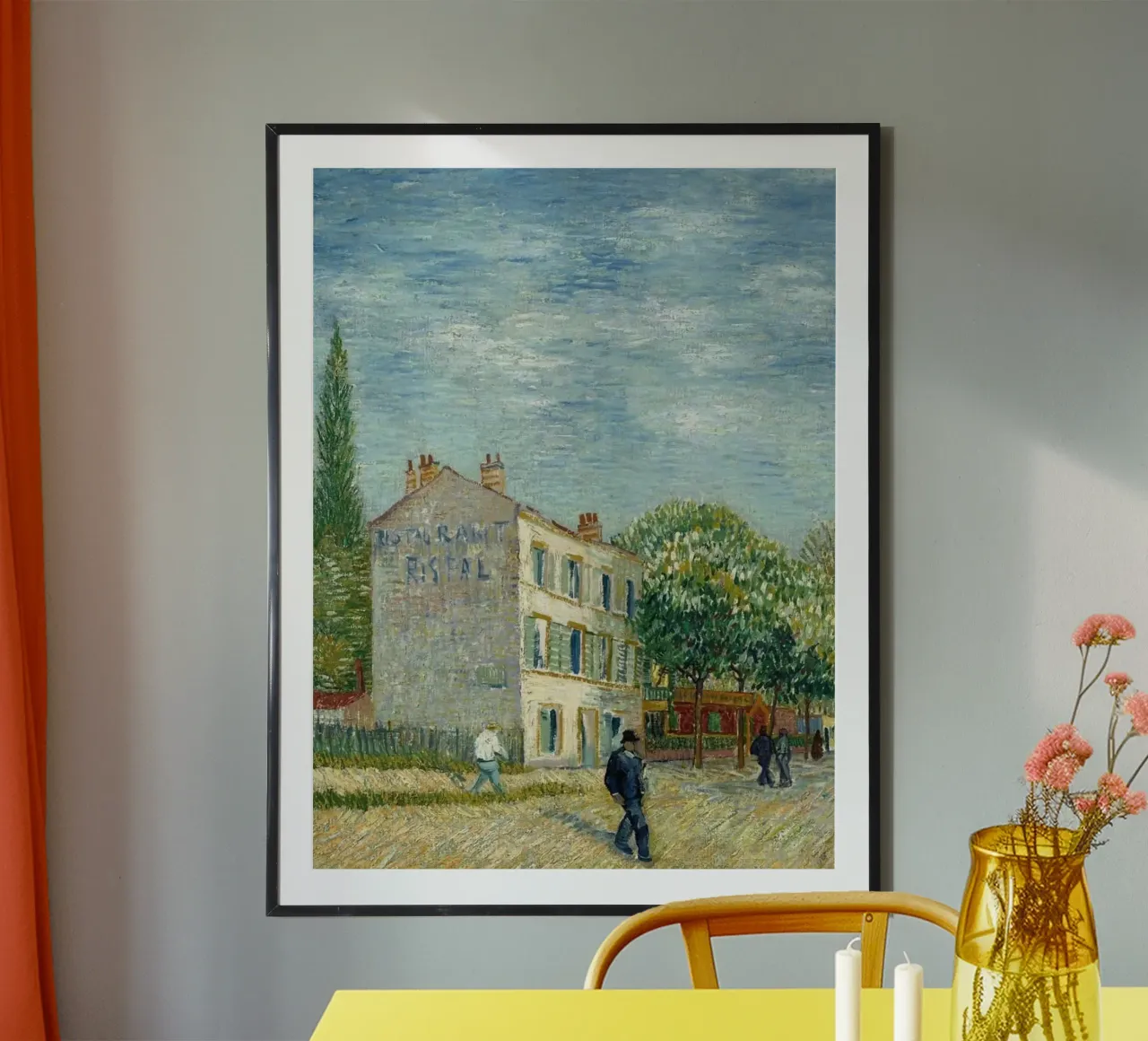 vue de la rue à l'extérieur d'un restaurant poster avec cadre en plastique de Piper Shop Oke