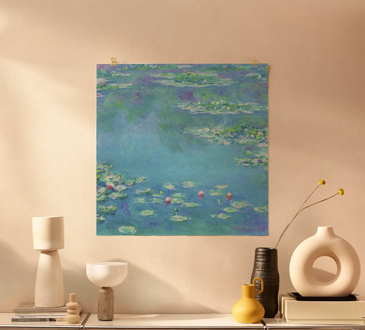 Ninfee di Claude Monet (1840-1926) poster con telaio in alluminio da Classic Art Prints