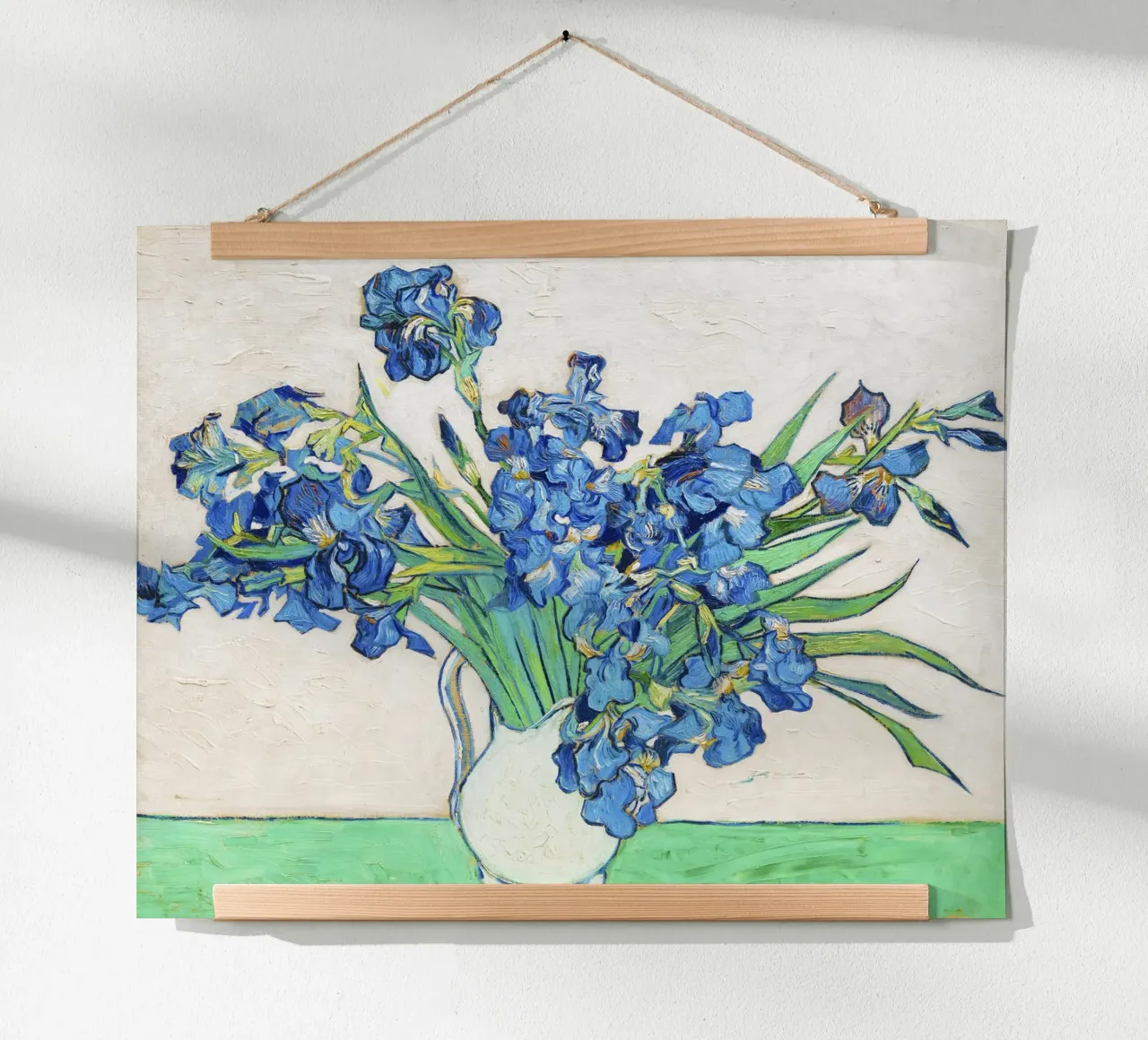 Iris di Vincent van Gogh (1890) è una delle sue opere più celebri. poster con telaio in legno da Classic Art Prints