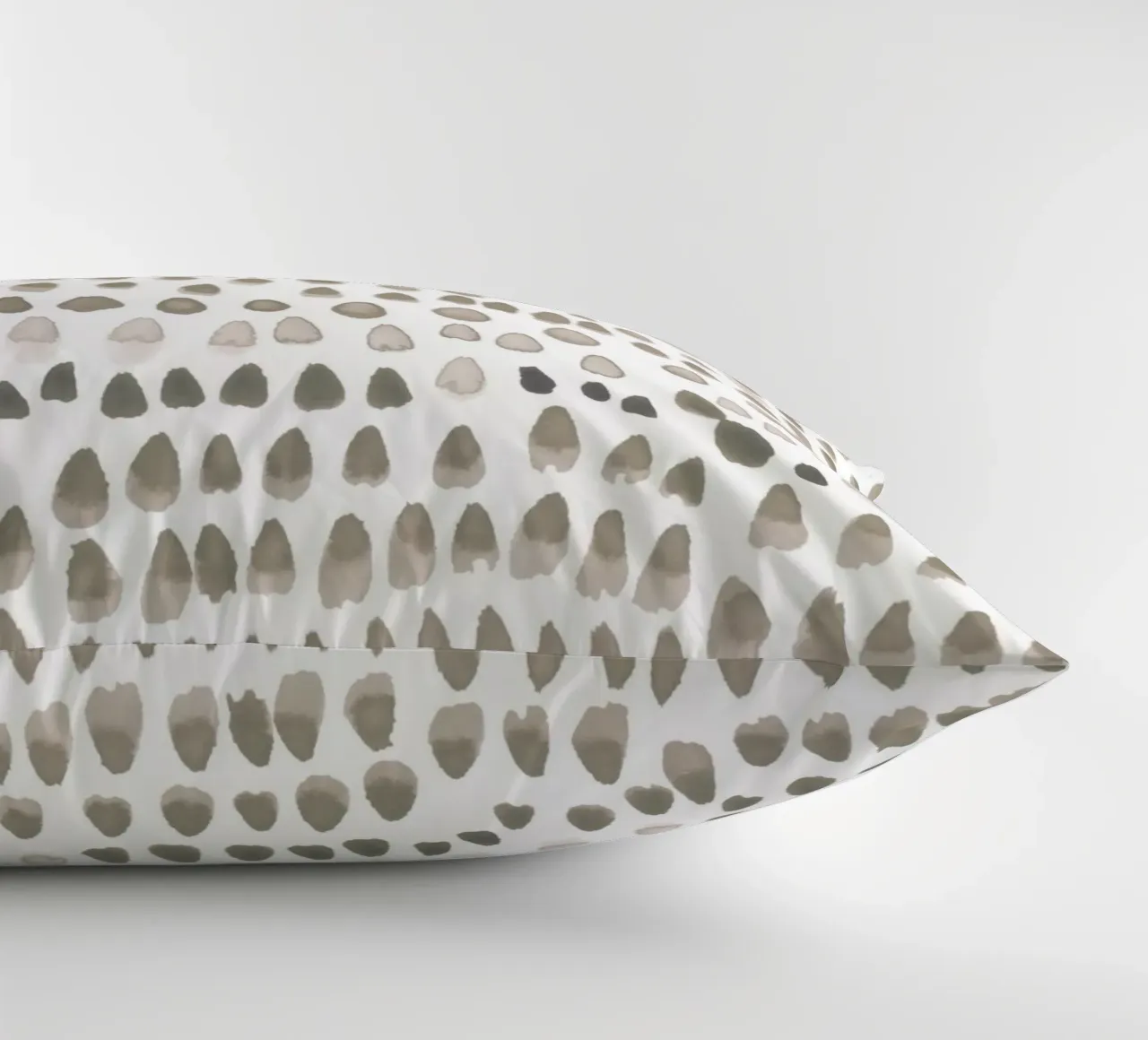 painted dots light brown cuscino da IRIS LEHNHARDT FINE ART