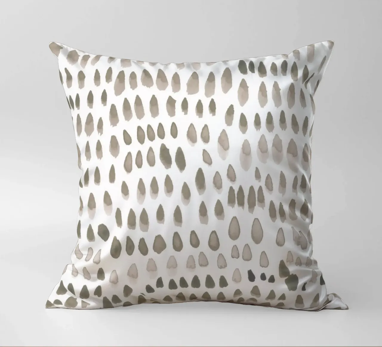 painted dots light brown cuscino da IRIS LEHNHARDT FINE ART