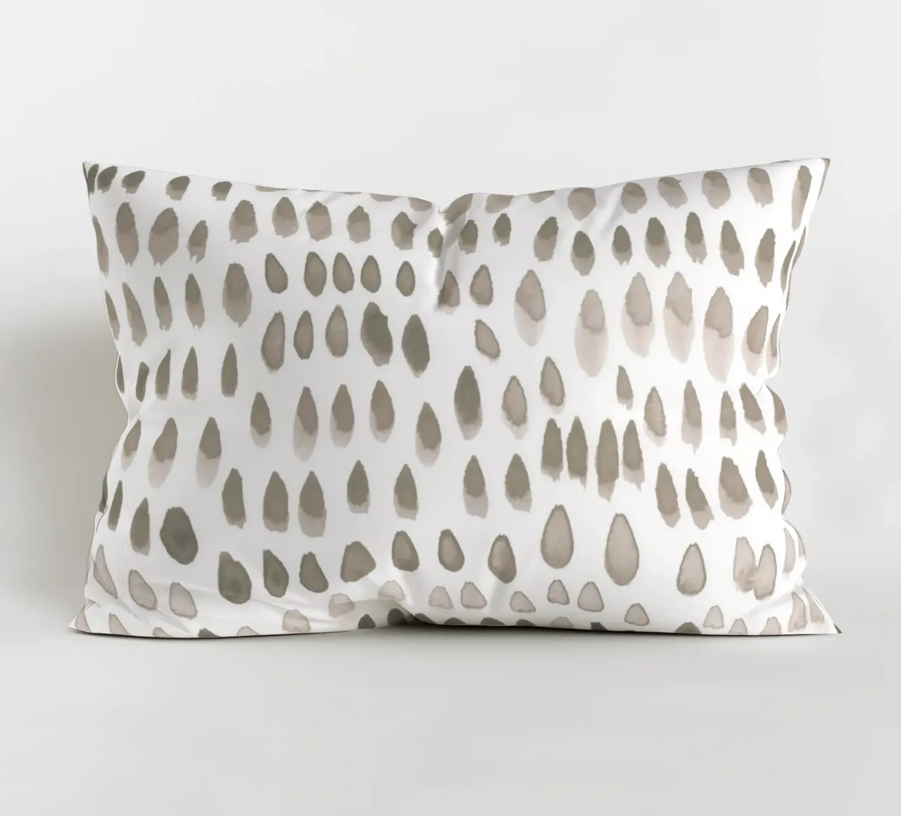 painted dots light brown cuscino da IRIS LEHNHARDT FINE ART