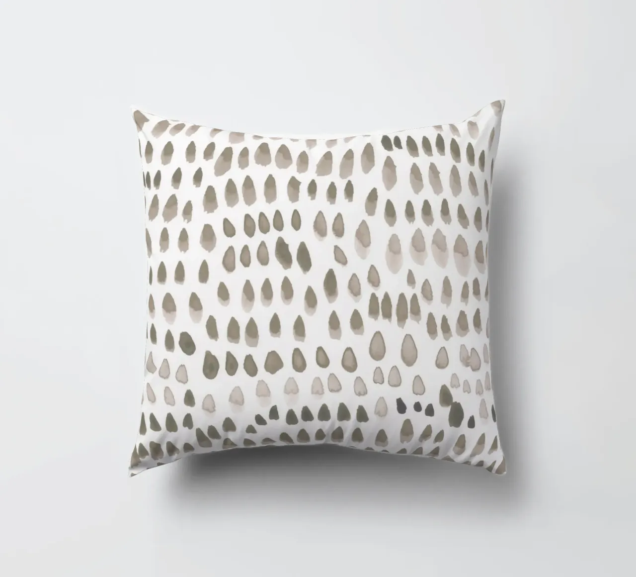 painted dots light brown cuscino da IRIS LEHNHARDT FINE ART