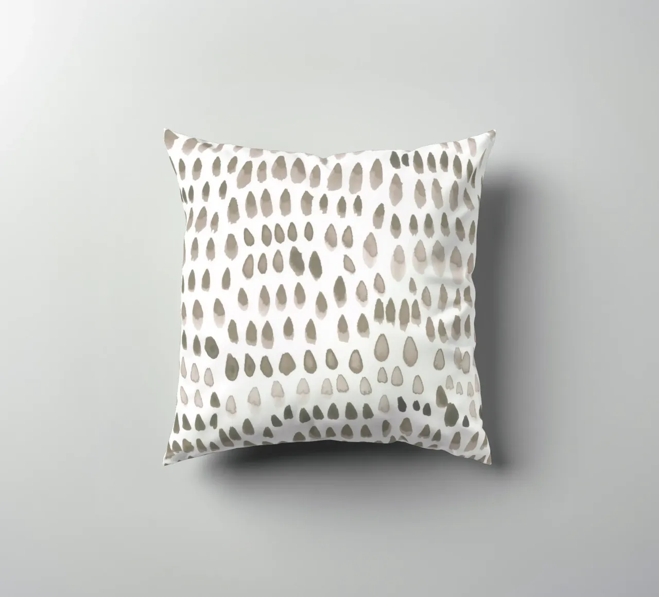painted dots light brown cuscino da IRIS LEHNHARDT FINE ART