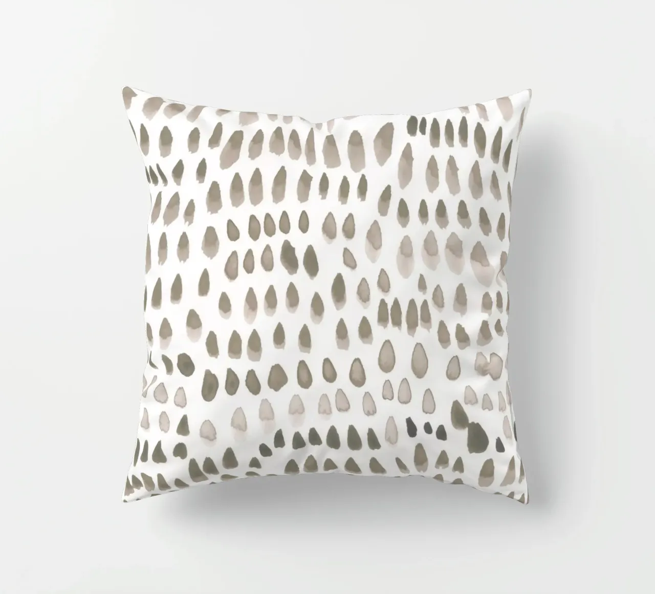 painted dots light brown cuscino da IRIS LEHNHARDT FINE ART