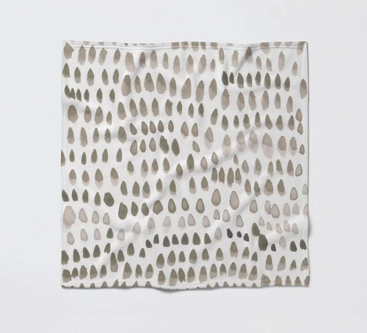 painted dots light brown coperta in pile da IRIS LEHNHARDT FINE ART