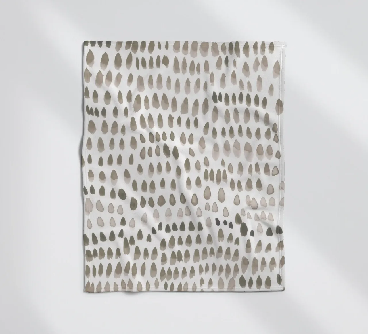 painted dots light brown coperta in pile da IRIS LEHNHARDT FINE ART